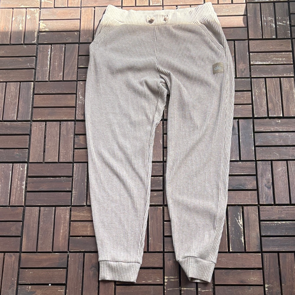 ALO Yoga Ribbed Sweater in Heather Taupe